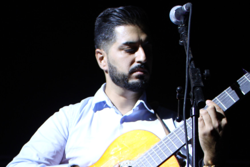 Chanteur-guitariste Catalan, au talent exceptionnel qui a grandi dans le respect des traditions  gitanes, il nous offre un grand plaisir d’écoute au travers de sa voix et sa guitare, nous transmet son amour pour la Camargue.