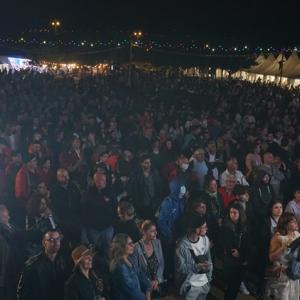 Public qui regarde le concert de Lastimelie