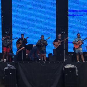 Une scène avec le groupe gipsy