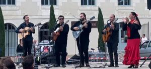 Une Scène avec les musiciens Pedro Tony Totoy et Chico et Flores en danseuse Flamenco