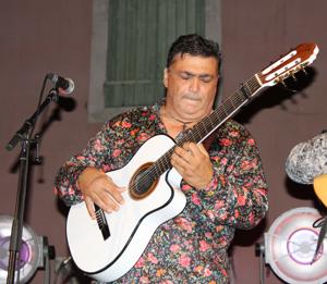 Tony Ex leader soliste du groupe Chico et les gipsies